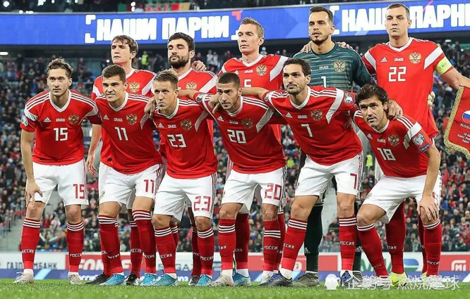 Sau khi quân Nga vào Ukraine, FIFA cấm các đội bóng Nga thi đấu dưới quốc kỳ và quốc ca Nga ảnh 2