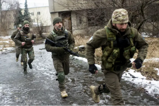 Hãng tin Jiji Press: Anh và Mỹ đã đưa đặc nhiệm hỗn hợp đến Ukraine để giải cứu ông Zelensky ảnh 2