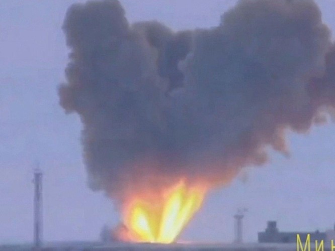 Nga lần đầu sử dụng tên lửa siêu thanh tối tân Kinzhal oanh kích Ukraine ảnh 3