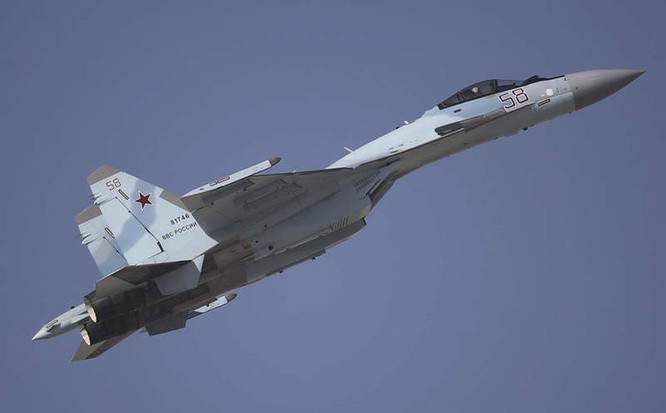 Ukraine tuyên bố bắn hạ chiếc chiến đấu cơ Su-35 đầu tiên của Nga, bắt sống phi công ảnh 4