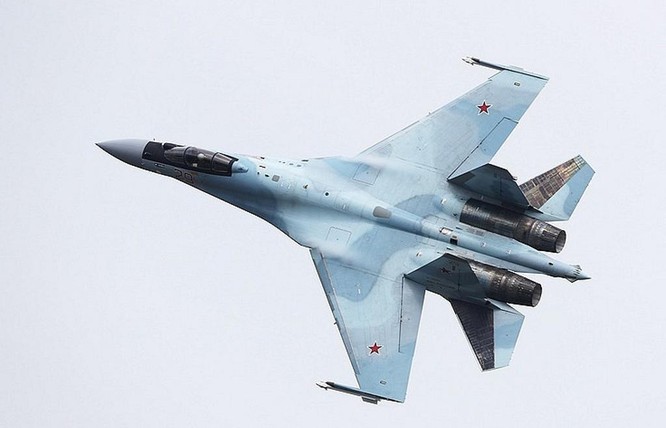Ukraine tuyên bố bắn hạ chiếc chiến đấu cơ Su-35 đầu tiên của Nga, bắt sống phi công ảnh 3
