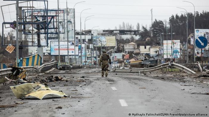 Hàng trăm thi thể dân thường được tìm thấy ở Kiev, Ukraine và Nga đổ lỗi cho nhau ảnh 3