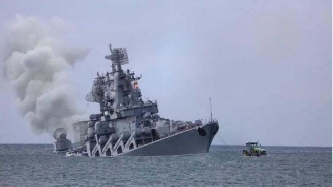 Ukraine lần đầu tiên công bố hình ảnh tàu tuần dương Moskva bị cháy ảnh 6