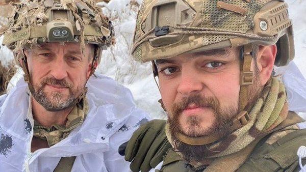 Lộ diện hai lính Anh bị Nga bắt làm tù binh ở Mariupol ảnh 1