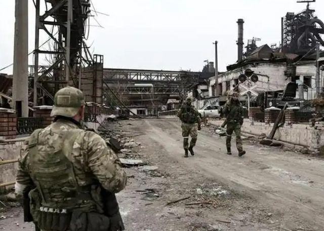 Diễn biến mới xung đột Nga-Ukraine: Quân đội Nga đã vào bên trong Nhà máy thép Azovstal ảnh 2