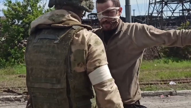 Bộ Quốc phòng Nga: Gần 1.000 binh sĩ Ukraine đã đầu hàng tại nhà máy thép Azovstal ảnh 2