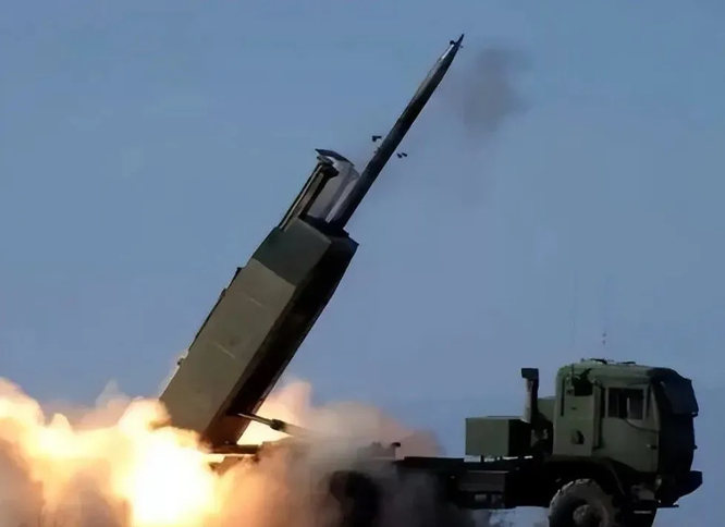 Để cứu vãn tình hình ở Donbass, Mỹ xem xét viện trợ hệ thống phóng loạt rocket cho Ukraine ảnh 2