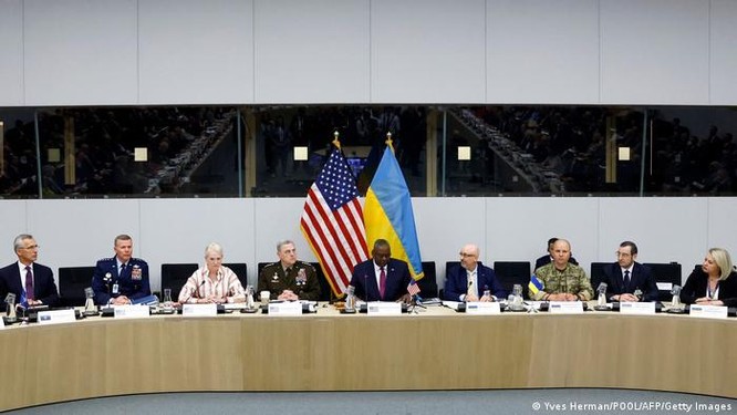 Mỹ lại viện trợ quân sự thêm 1 tỉ USD nữa cho Ukraine ảnh 2