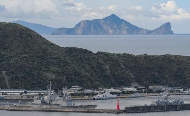 Trung Quốc nói tàu chiến PLA tiếp cận tàu Đài Loan trên biển và vào cách bờ chưa đầy 12 km ảnh 5