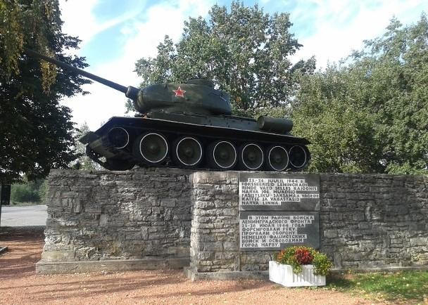 Estonia dỡ bỏ các tượng đài kỷ niệm thời Liên Xô, cấm công dân Nga nhập cảnh, Moscow tức giận ảnh 1