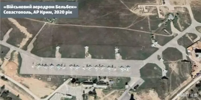 Sân bay của không quân Nga và cầu Kerch ở Crimea lại bị tấn công ảnh 1