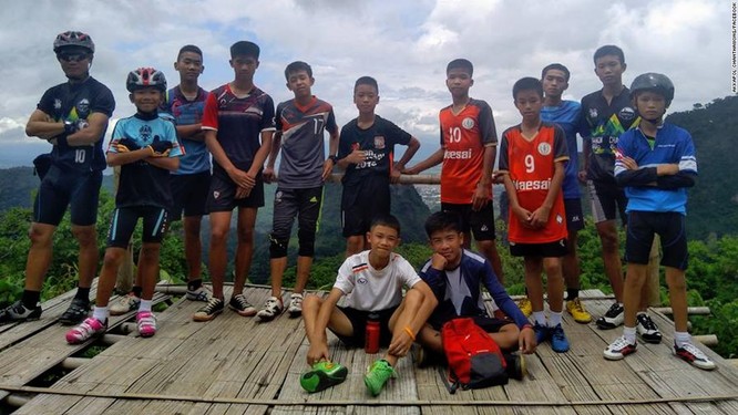 Sau 9 ngày mất tích trong hang ngập lụt, đội bóng nhí Thái Lan đã được tìm thấy ảnh 1