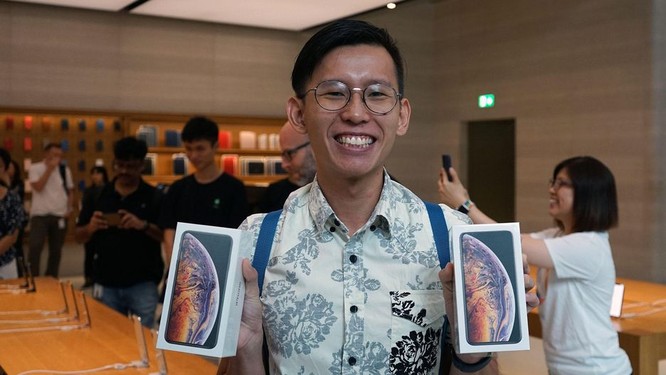 Hàng dài người xếp hàng khi “cơn sốt iPhone Xs” quét qua Australia và Singapore ảnh 10