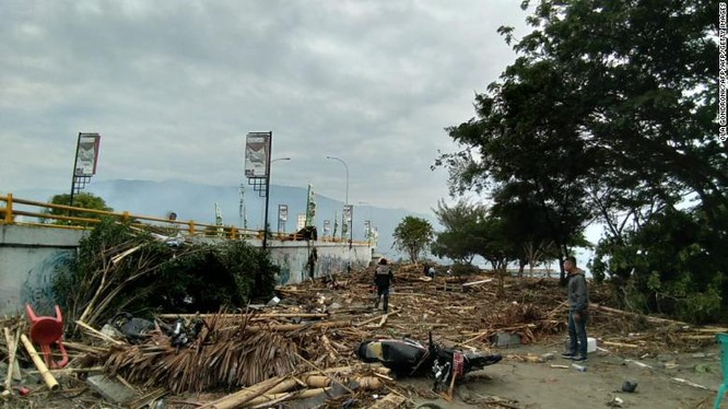 Đã có 384 người thiệt mạng, hàng trăm người bị thương sau động đất và sóng thần tại Indonesia ảnh 2