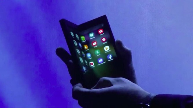 Chiêm ngưỡng hình ảnh “bằng da, bằng thịt” đầu tiên của smartphone gập do Samsung phát triển ảnh 3