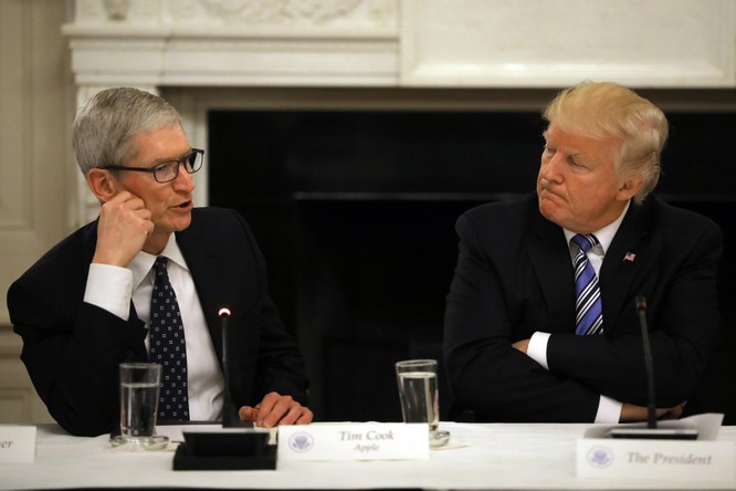 Apple và đối tác lao đao sau tuyên bố áp thuế iPhone của Tổng thống Trump ảnh 1