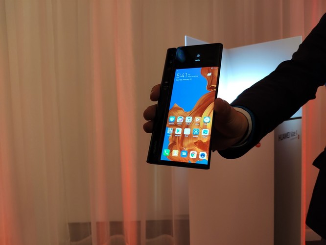 Huawei ra mắt Mate X: Smartphone gập, hỗ trợ 5G và đắt nhất thế giới ảnh 4