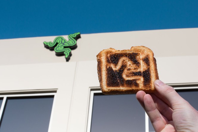 Chiều lòng fan, CEO Razer hứa phát triển… lò nướng bánh mỳ ảnh 3
