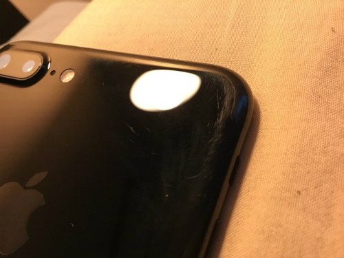 iPhone 7 Jet Black xước chằng chịt sau 3 tháng không dùng ốp ảnh 1
