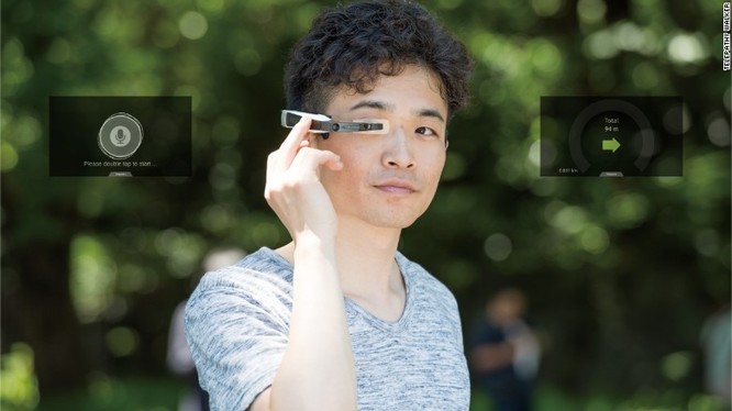 Kính thông minh: Là một phiên bản Google Glass của Nhật. Trong khi Google Glass đang khá mơ hồ về khả năng thành công thì chiếc kính này được kỳ vọng nhiều hơn. Nó hỗ trợ cả tính năng thực tế ảo, dịch ngôn ngữ thời gian thực, có thể điều khiển bằng giọng nói.