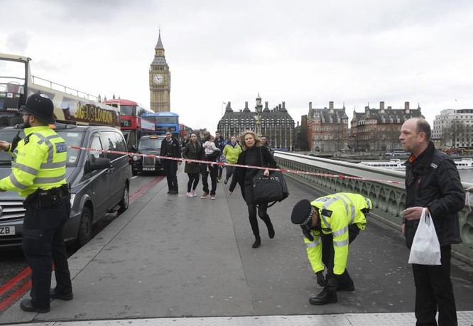 Cập nhật vụ tấn công “khủng bố” London ảnh 6