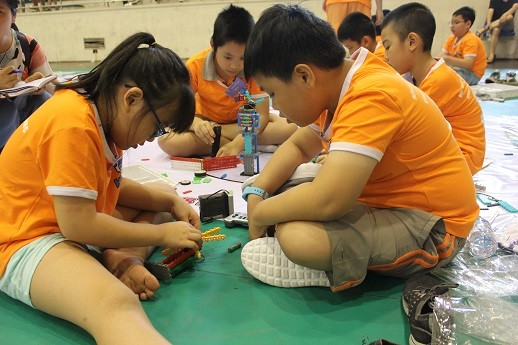 Xem học sinh tiểu học Hà thành tranh tài điều khiển robot điêu luyện ảnh 14