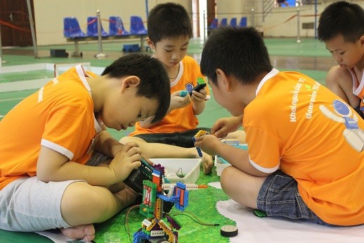 Xem học sinh tiểu học Hà thành tranh tài điều khiển robot điêu luyện ảnh 11