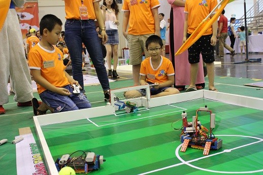 Xem học sinh tiểu học Hà thành tranh tài điều khiển robot điêu luyện ảnh 9
