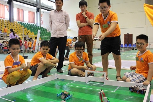 Xem học sinh tiểu học Hà thành tranh tài điều khiển robot điêu luyện ảnh 7