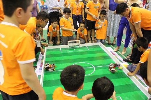Xem học sinh tiểu học Hà thành tranh tài điều khiển robot điêu luyện ảnh 6