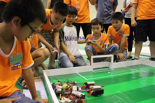 Xem học sinh tiểu học Hà thành tranh tài điều khiển robot điêu luyện ảnh 5