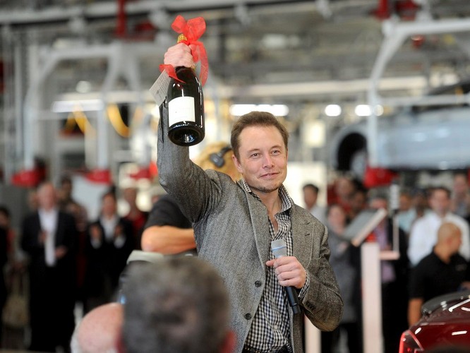 Một ngày “bận rộn đến từng giây” của Elon Musk, chủ hãng xe điện Tesla ảnh 15