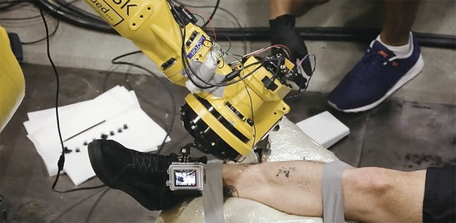 Cận cảnh robot xăm công nghiệp đầu tiên trên thế giới ảnh 3