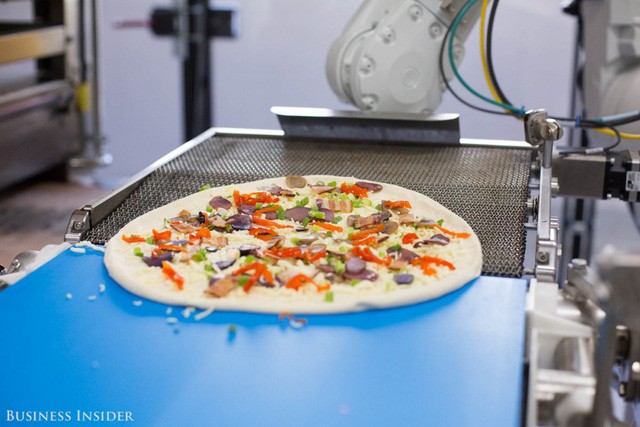 Được làm bởi robot, những chiếc pizza này sẽ là đối thủ đáng gờm của Dominos và Pizza Hut? - Ảnh 24. Được làm bởi robot, những chiếc pizza này sẽ là đối thủ đáng gờm của Dominos và Pizza Hut? - Ảnh 24.