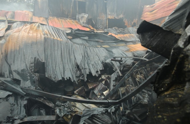 Cháy lớn ở Hà Nội: 8 người chết tại xưởng sản xuất của Công ty Môi trường 79 ảnh 2