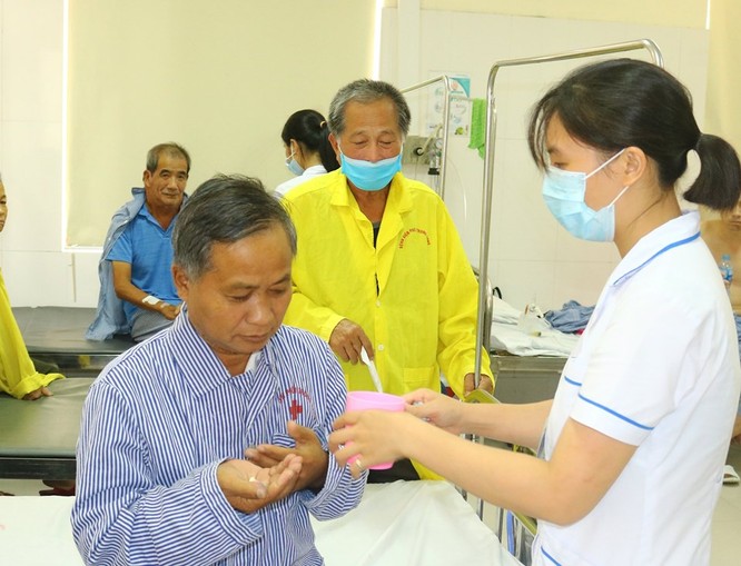 Giúp toàn bộ chi phí điều trị cho một bệnh nhân người Lào ảnh 1