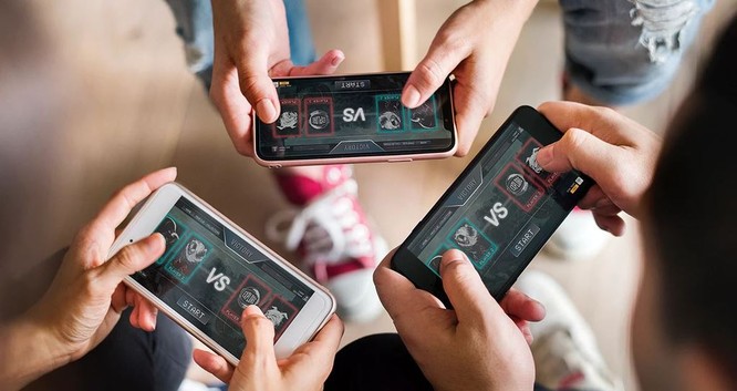 Tụ họp bạn bè và chơi game cùng nhau là điều phổ biến hiện nay. Ảnh: Digital Trends.