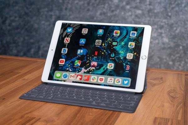Trong tương lai, thay vì phải mang theo một chiếc laptop cồng kềnh, những người mà nhu cầu công việc chỉ ở mức đơn giản có thể sử dụng những chiếc iPad nhỏ gọn để thay thế. 