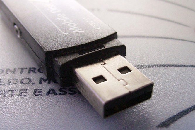 “Cha đẻ” của USB tiết lộ lý do vẫn sử dụng thiết kế này, dù biết chắc người dùng sẽ cắm nhầm ảnh 1