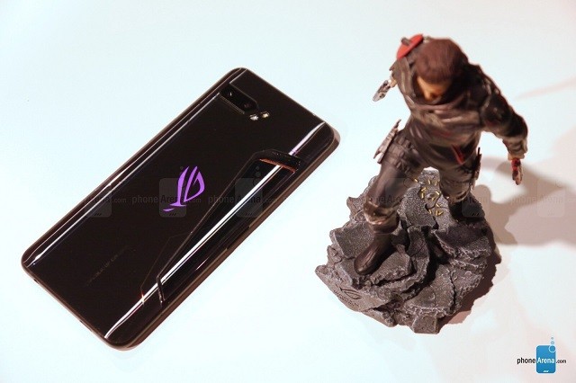 Asus ROG Phone 2 chính thức ra mắt: Chip mạnh nhất thế giới, màn hình 120Hz đầu tiên ảnh 1