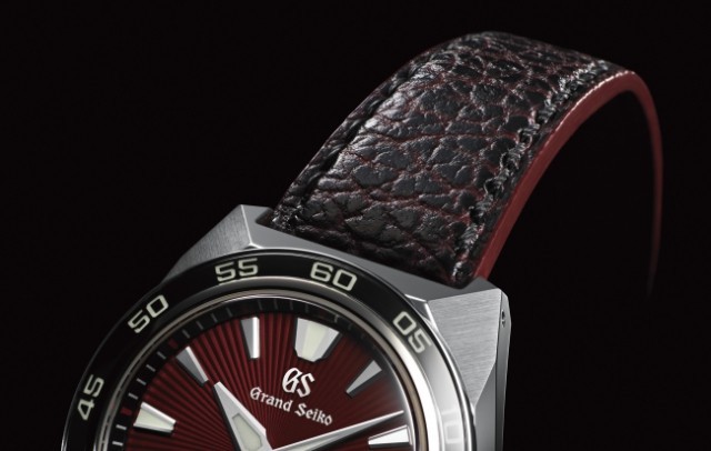 Seiko sản xuất giới hạn đồng hồ Godzilla kỷ niệm 65 năm, giá 12.000 USD ảnh 3
