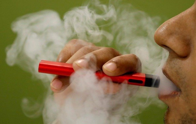 Mỹ đạt được bước đột phá trong việc xác định bệnh phổi bí ẩn liên quan đến thuốc lá điện tử ảnh 1