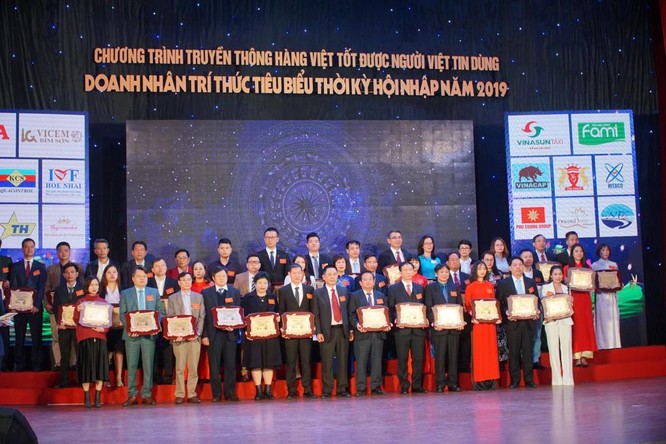 100 doanh nghiệp được trao chứng nhận "Hàng Việt tốt được người Việt tin dùng" ảnh 2