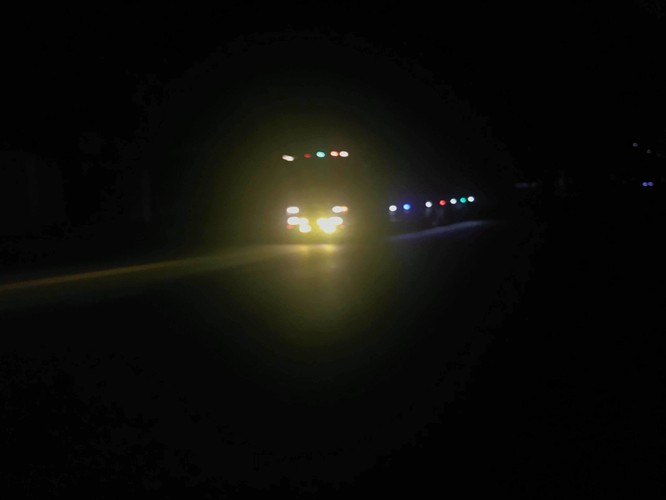 Sử dụng đèn pha, nhất là ban đêm có thể gây nhiều nguy cơ mất an toàn với xe đi ngược chiều