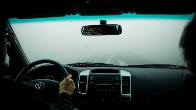 Lái xe gặp phải sương mù cần chú ý điều gì để đảm bảo an toàn? ảnh 3