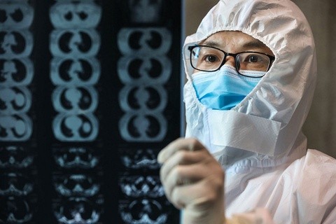 Bác sĩ từng đoạt giải quốc gia của Trung Quốc qua đời vì virus corona ảnh 1