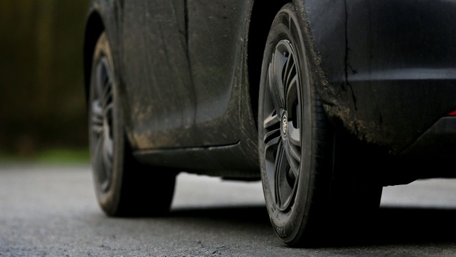 Lốp xe là một trong những thủ phạm gây ô nhiễm môi trường. Nguồn: Yahoo News UK.