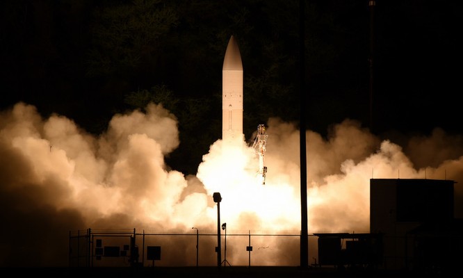 Tên lửa mang C-HGB phóng từ bãi thử ở Hawaii ngày 19/3. Video: US Navy.