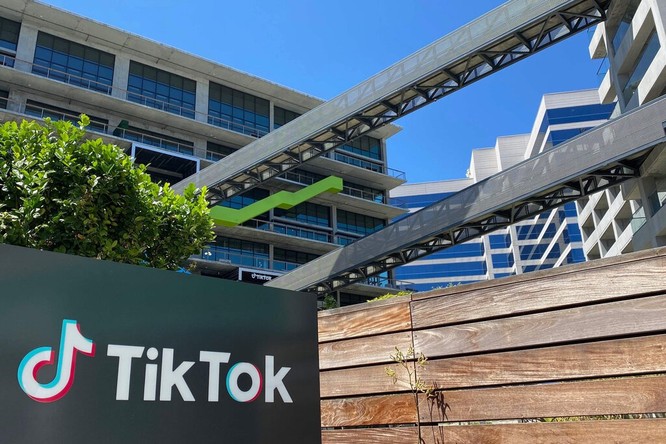 TikTok đang là mục tiêu mới của Nhà Trắng trong việc loại bỏ các ứng dụng, mạng xã hội Trung Quốc khỏi nước Mỹ. 