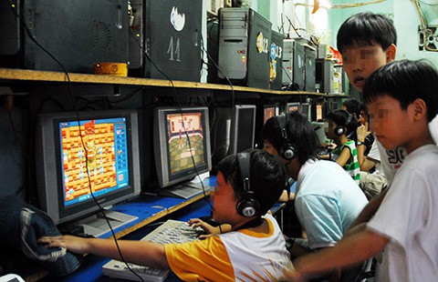 Thời hoàng kim, quán net thu hút đông đảo người chơi game online ở đủ mọi lứa tuổi.